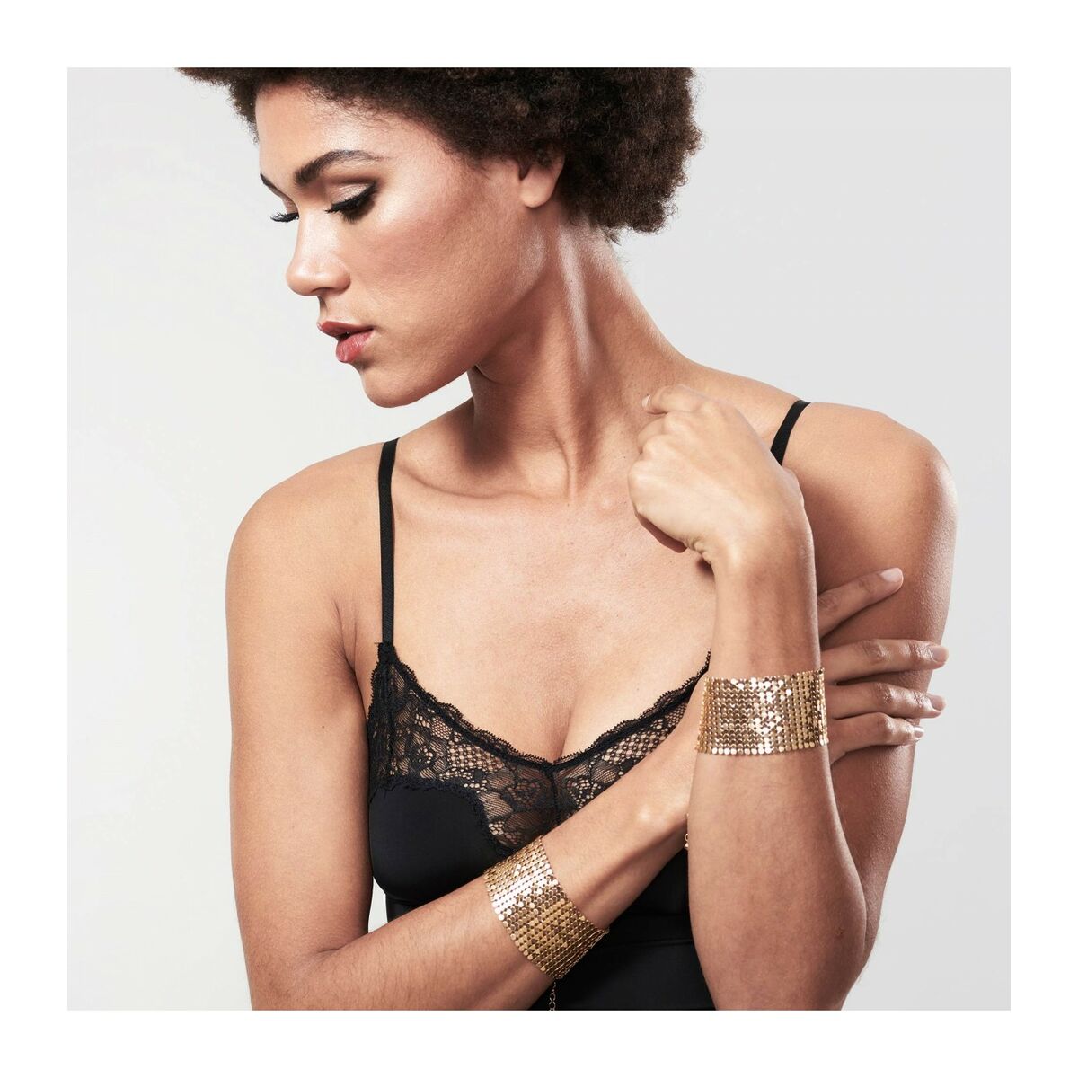 V4H656DA2E04AF18B679B9F746220DC21CDR4663545P4